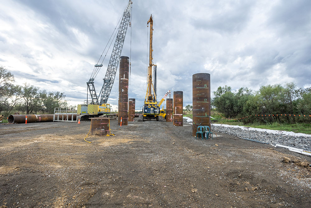 Installation of pile casings as part of the bridge construction