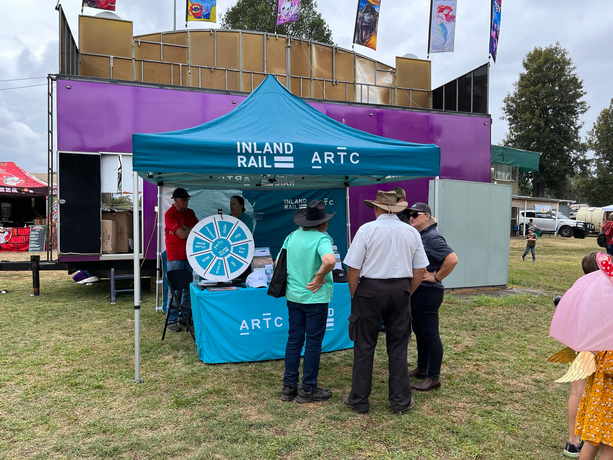 Image of Inland Rail stakeholder engagement team at the Coonabarabran Ag show