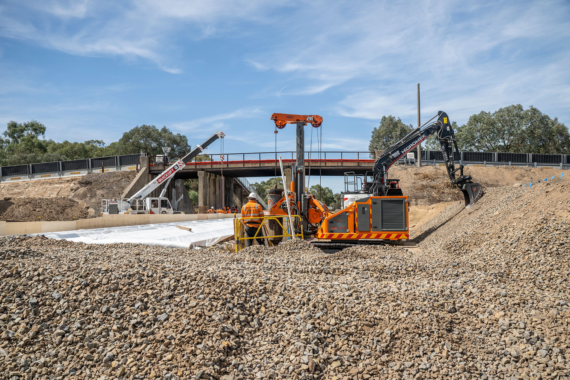 Workers installing the temporary piling at Glenrowan during March 2023 60-hour shutdown