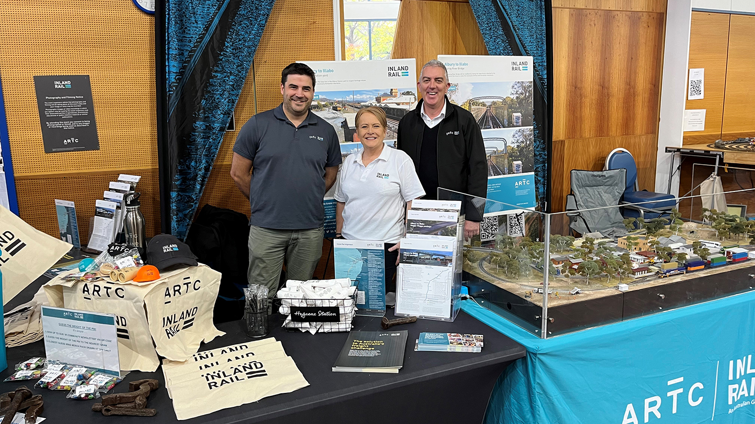 Image of the ARTC Inland Rail team at the Murray Railway Modellers annual train show
