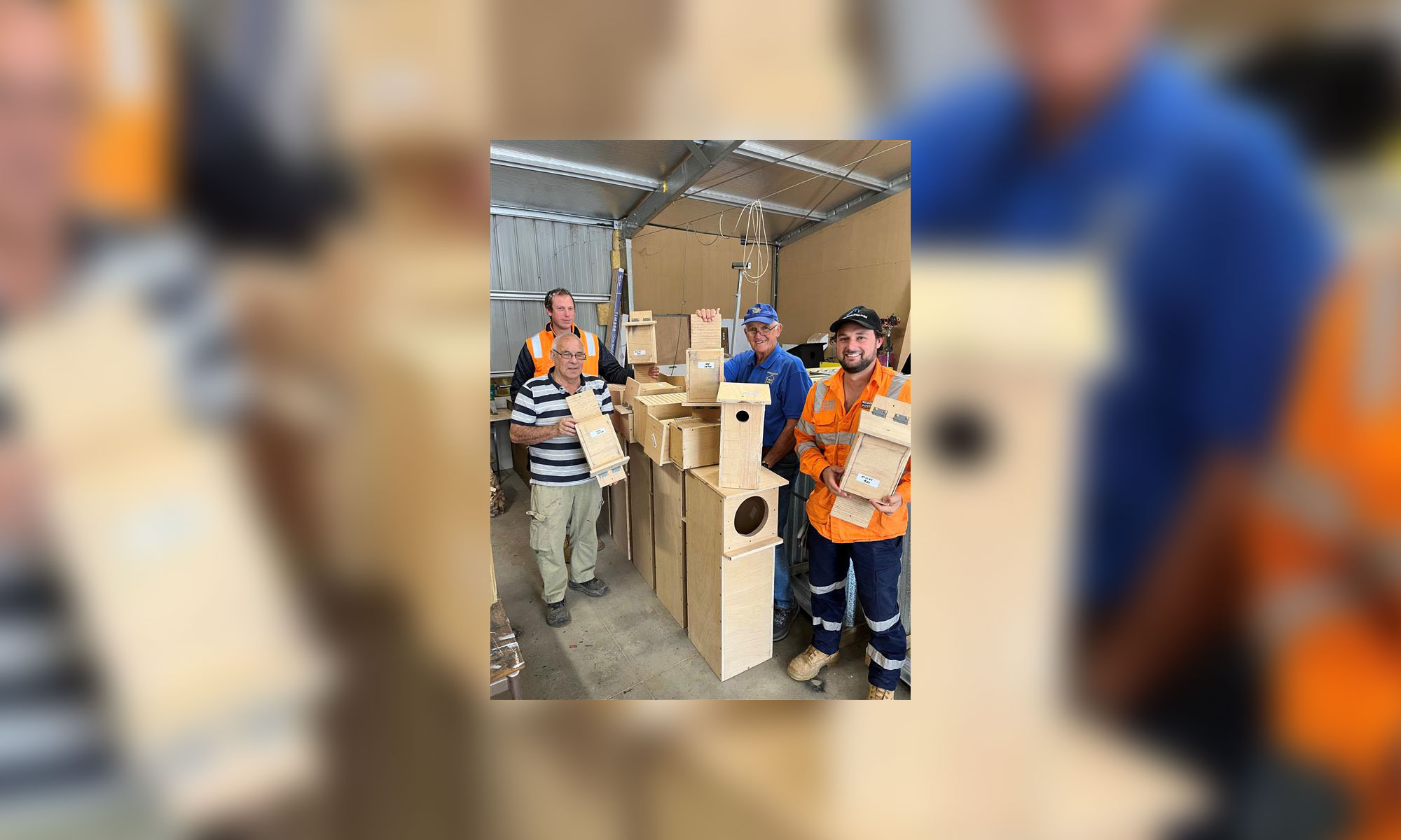 Paul Servaes and Tony Nolan from the Wangaratta District Men’s Shed hand over the nesting boxes to Steve Eeles, McConnell Dowell Environment and Sustainability Manager and Damon Barclay, McConnell Dowell Environmental and Sustainability Adviser.