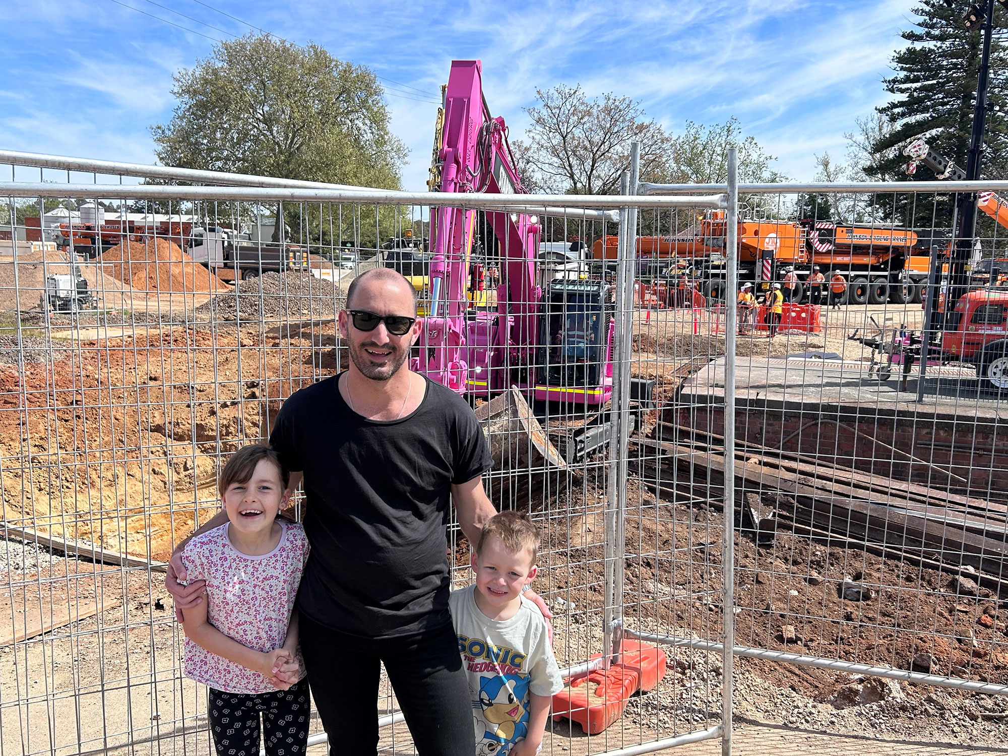 Local Trenton Hyde and children Audrey and Arlo watch workers install the new pedestrian underpass at Wangaratta