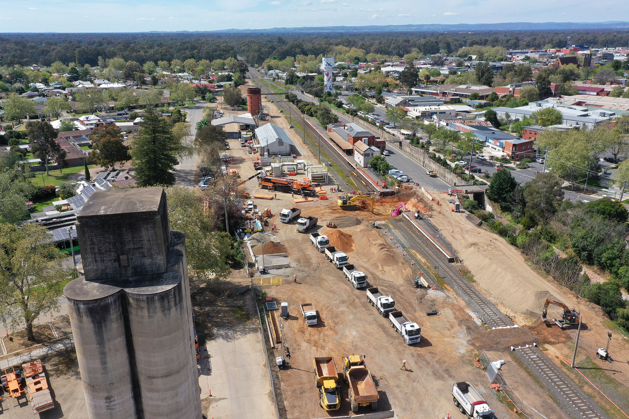 Trucks lined up to remove the soil during the installation of the underpass in Wangaratta